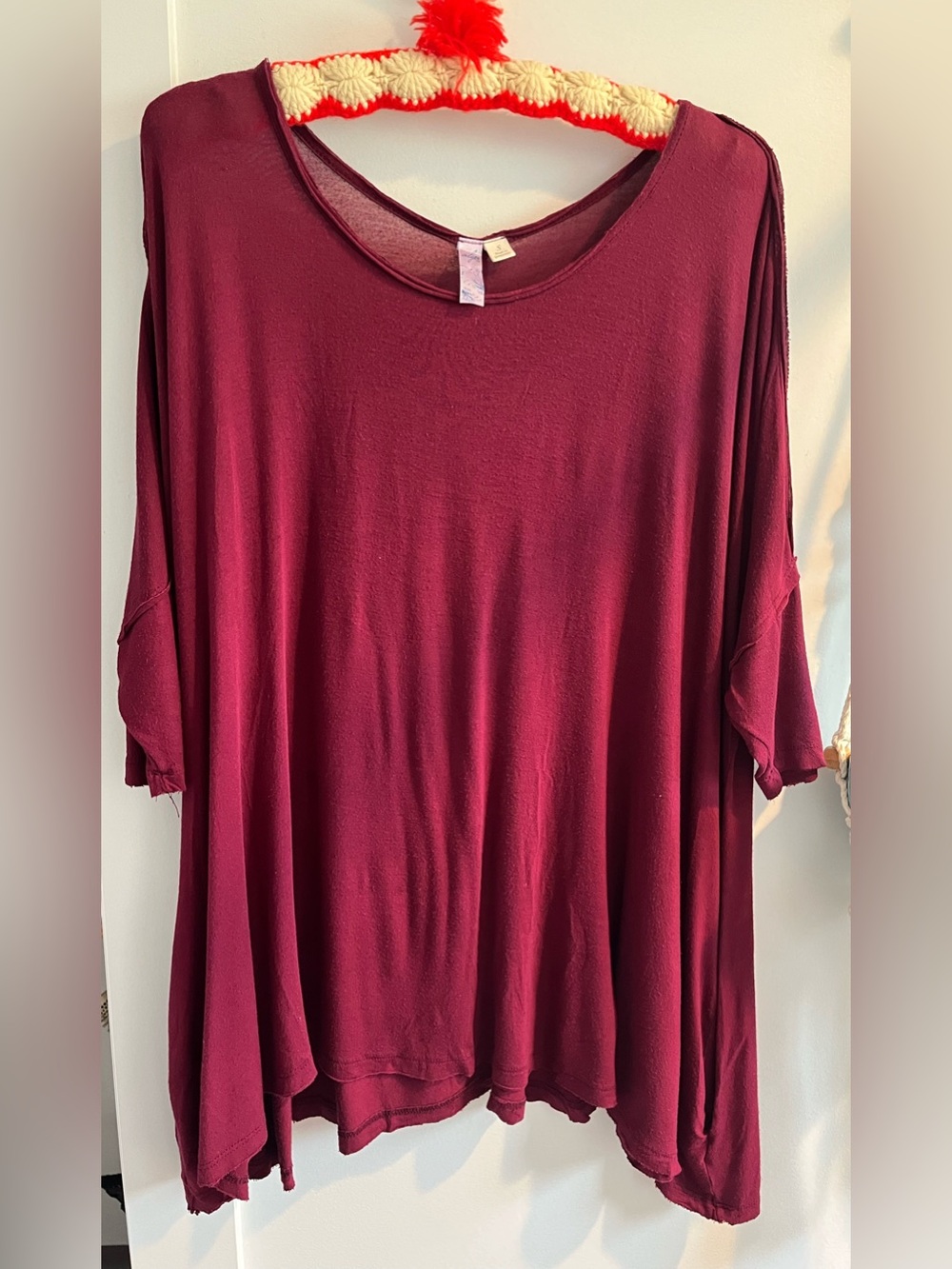 Loose burgundy maroon top with pockets